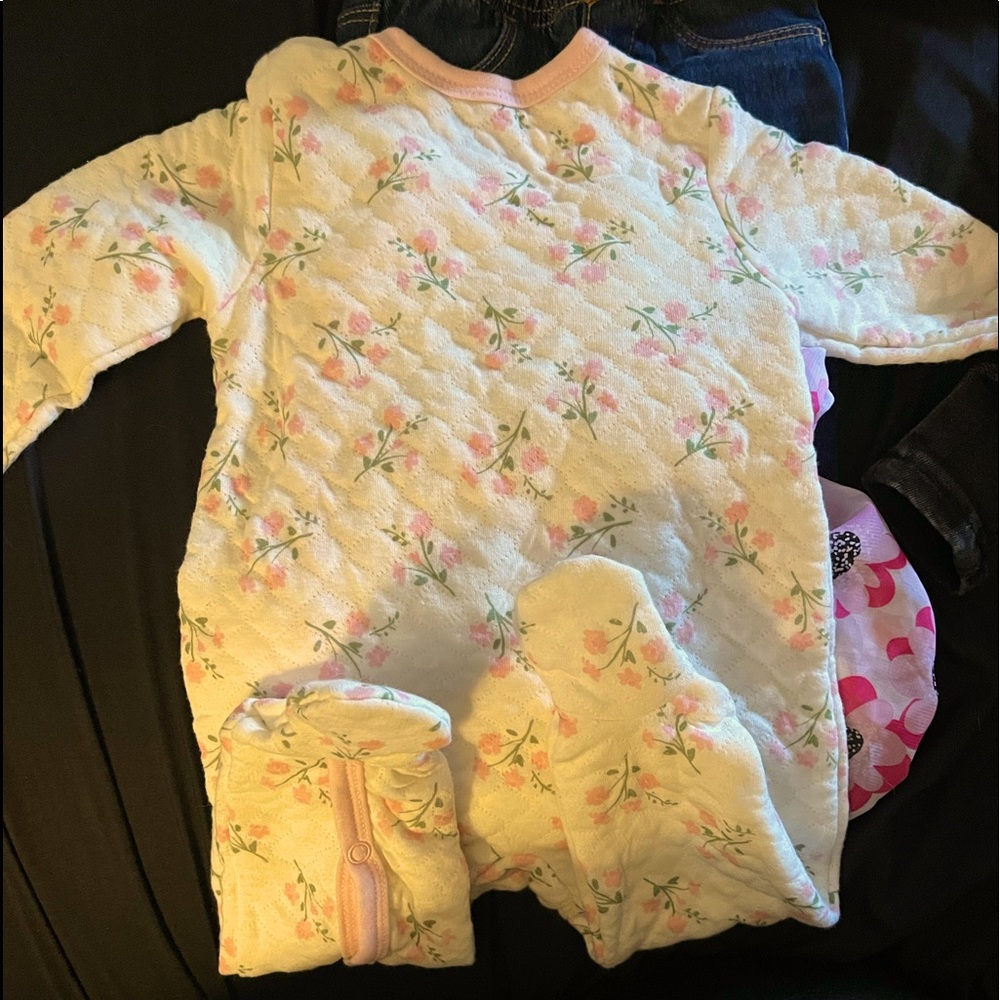 Minibean onesie size 6-9 months